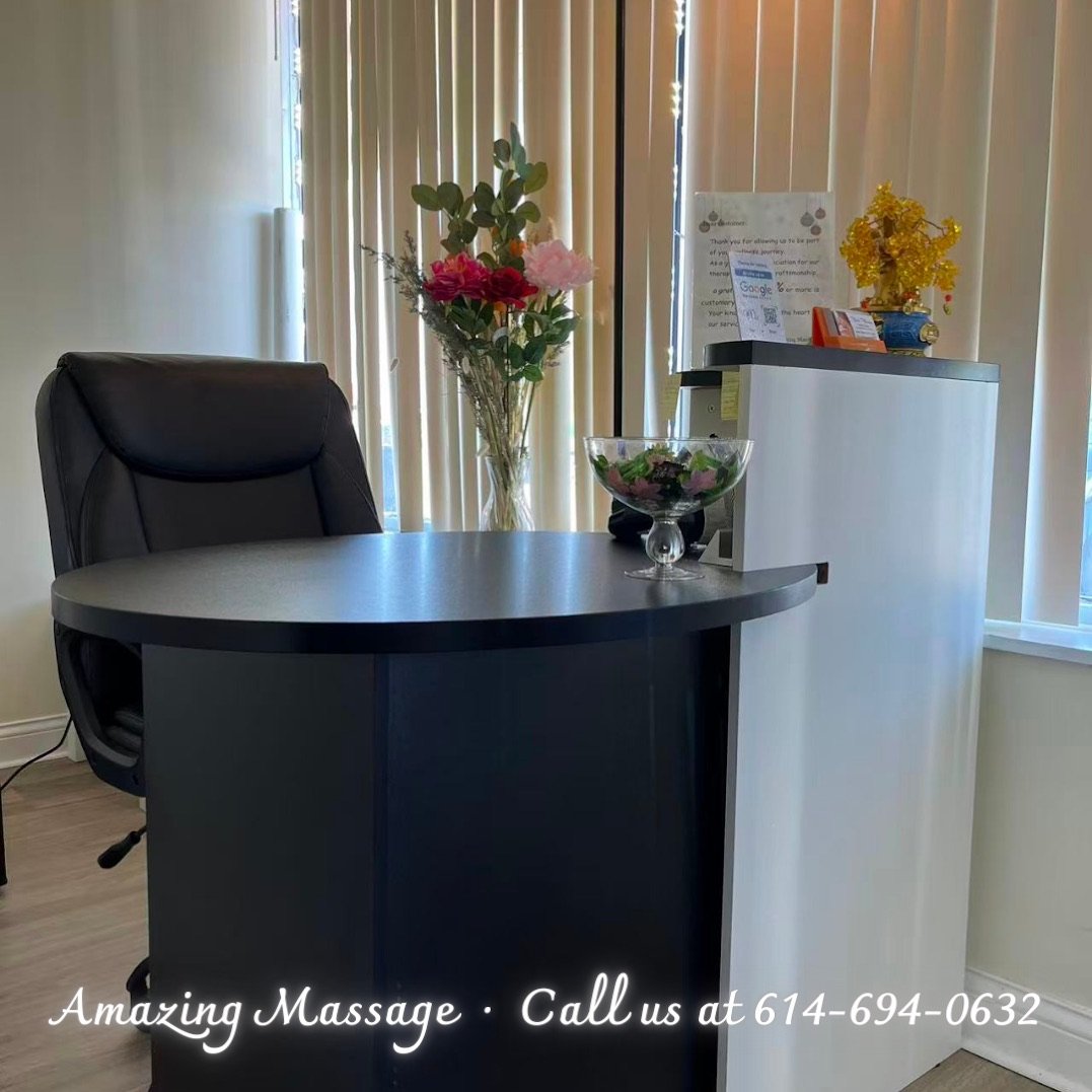 Reception desk at Amazing Massage in Reynoldsburg